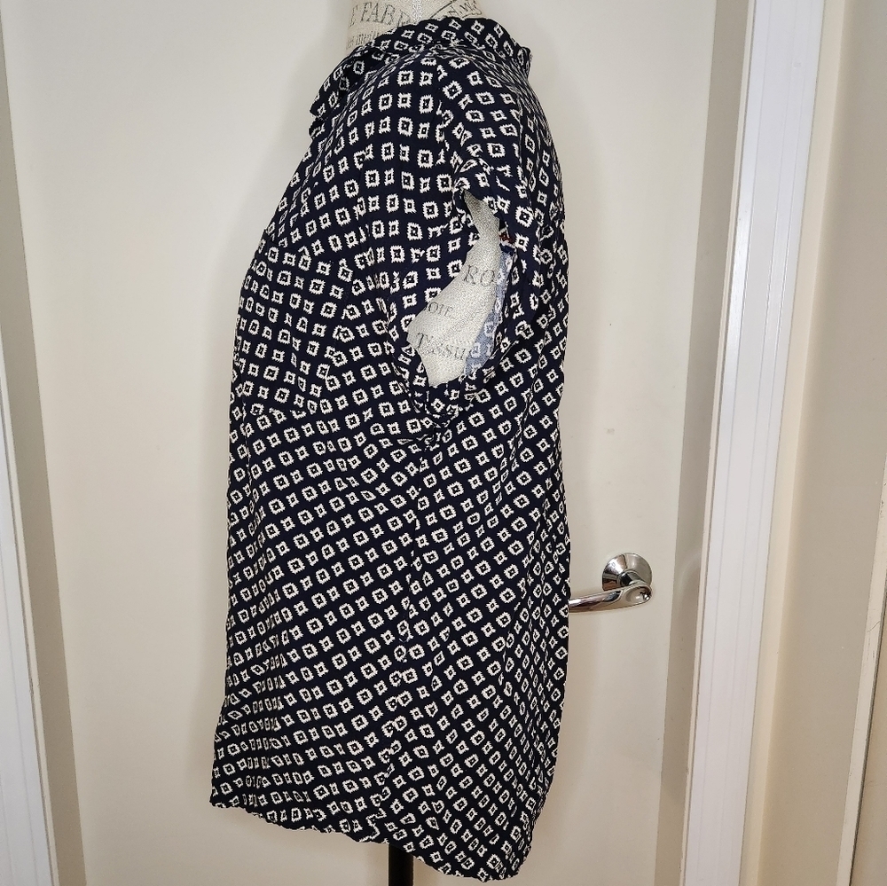 Short Sleeve Patterned Blouse - Picture 2 of 8
